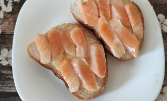 Пошаговый рецепт бутербродов с красной рыбой с фото