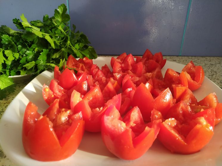 Помидор с сыром и чесноком