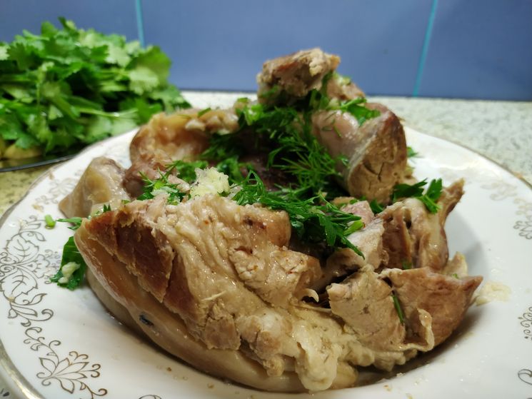 Рулька свиная запеченная в духовке