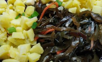 Рецепт салата с яйцом и морской капустой