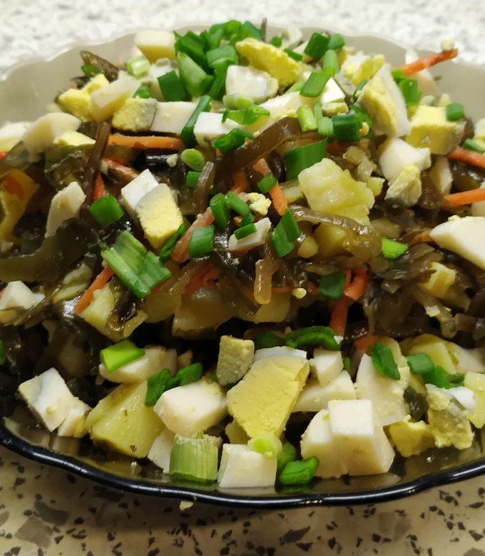 Рецепт салата из морской капусты с яйцом