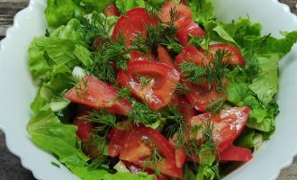 Салат из помидоров и огурцов с фото