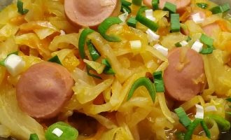 Тушеная капуста с сосисками