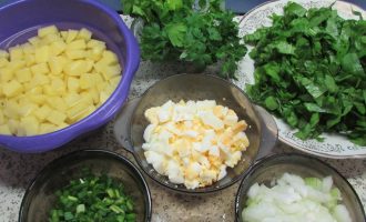 Рецепт зеленого борща с щавелем и яйцом