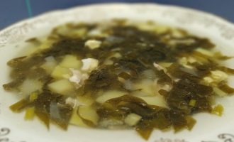 Зеленый борщ с щавелем и яйцом