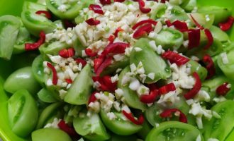Рецепт вкусных зеленых помидоров с чесноком пошагово с фото